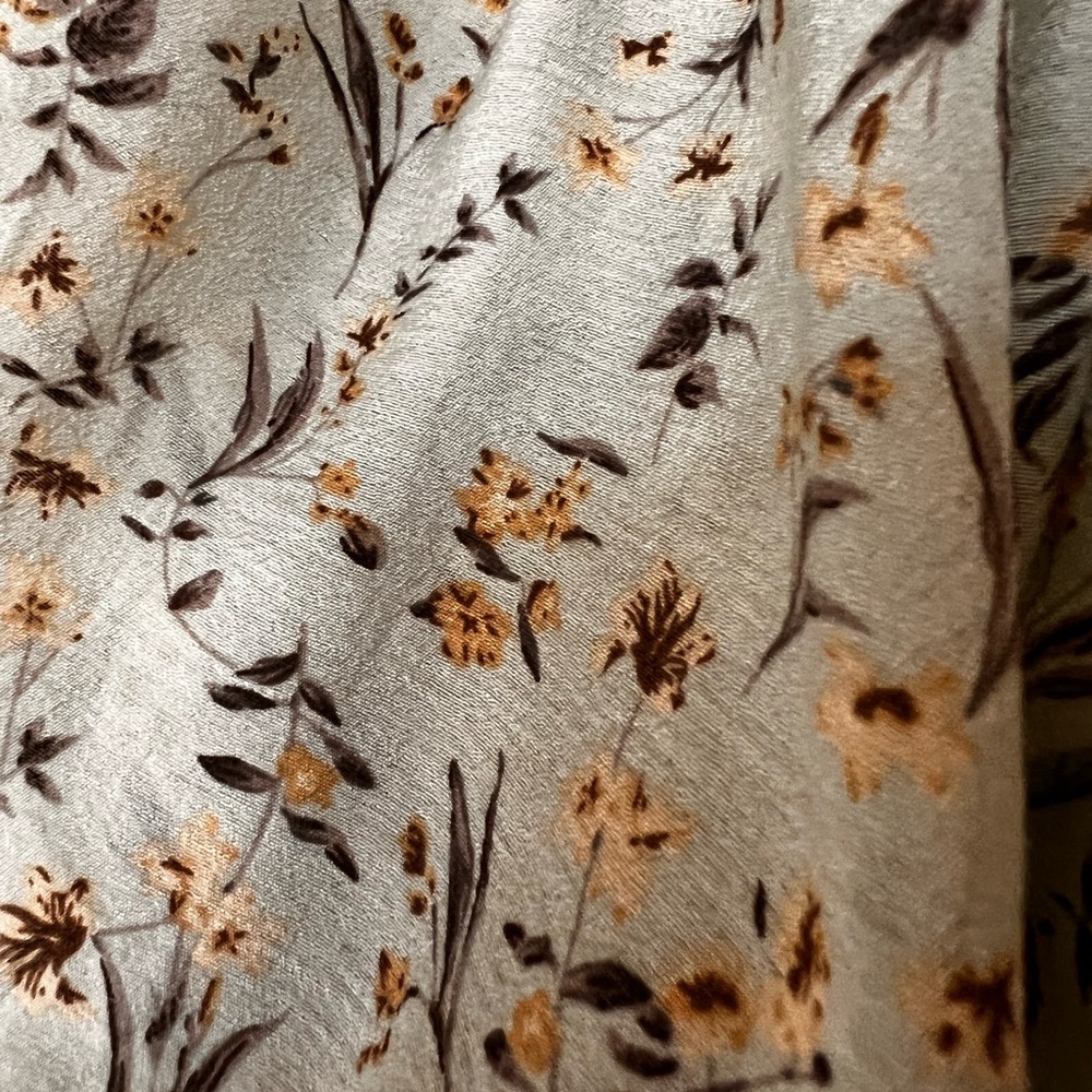 Minkpink dress pistachio with flowers ruched front - Picture 2 of 3